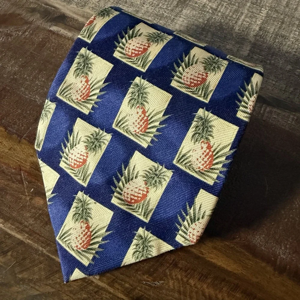 Tommy Bahama 100% Silk Pineapple‎ Square Necktie Blue